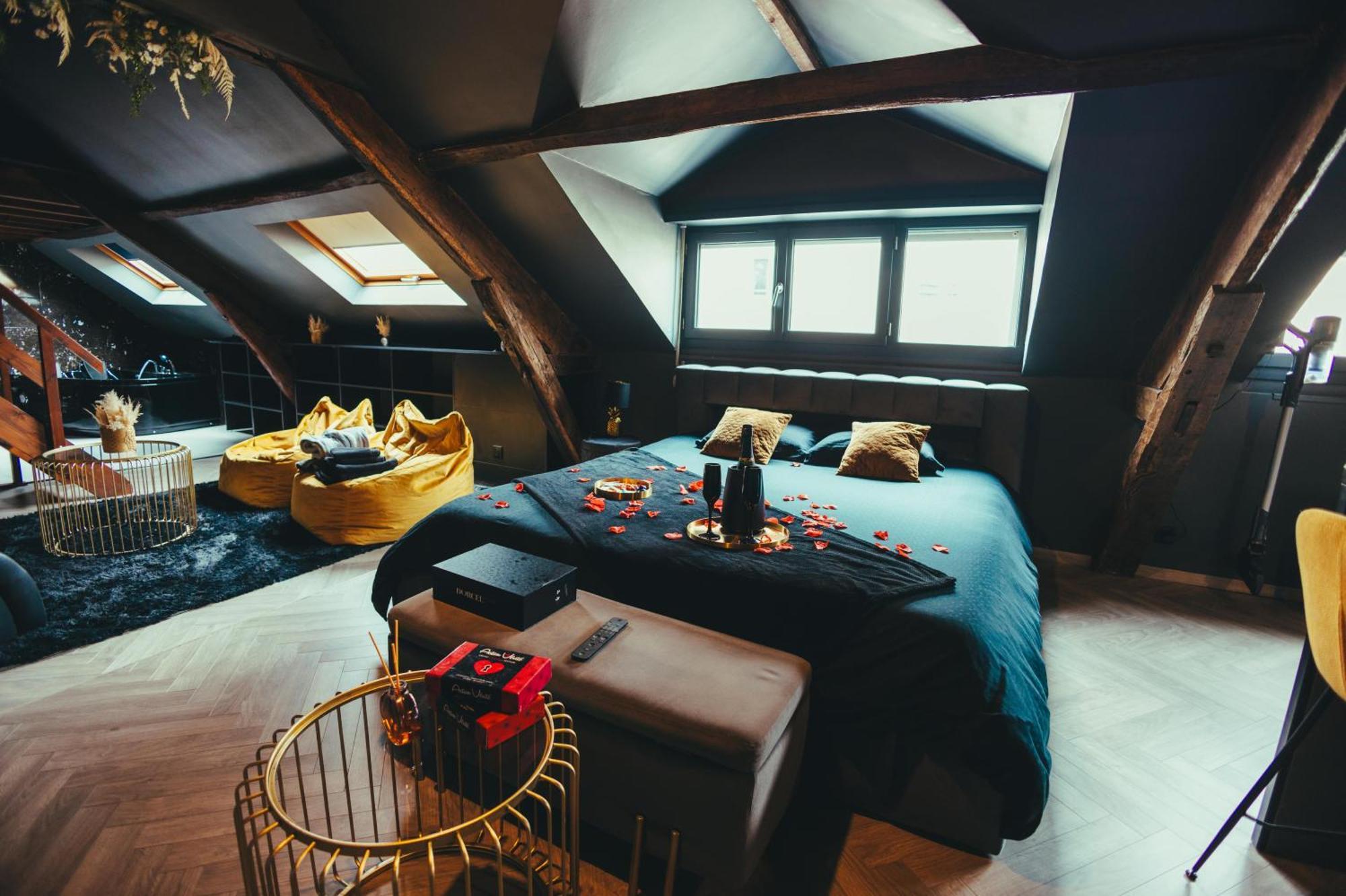 La Marble Room - Suite Balneo & Sauna 昂热 外观 照片