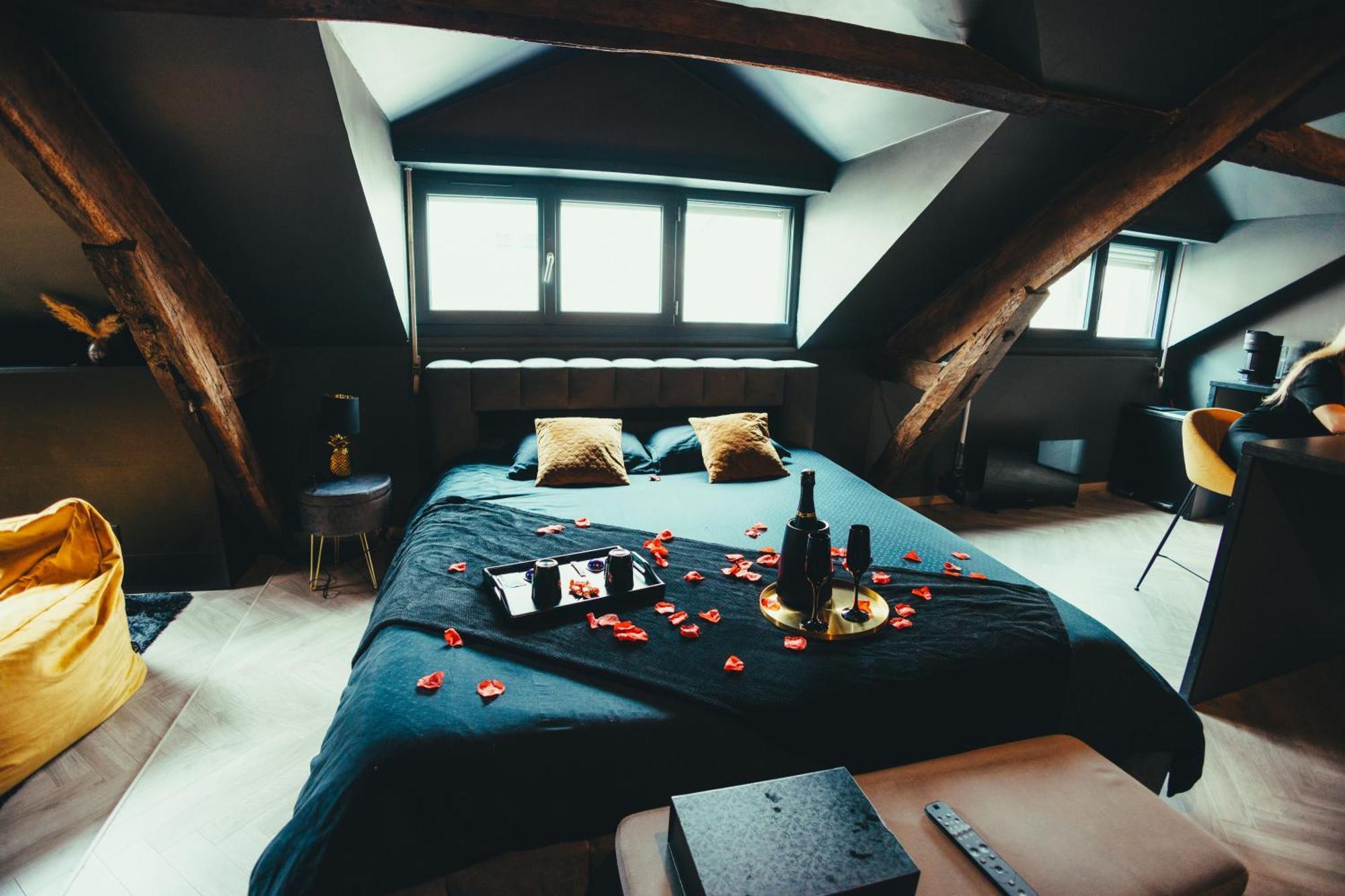 La Marble Room - Suite Balneo & Sauna 昂热 外观 照片