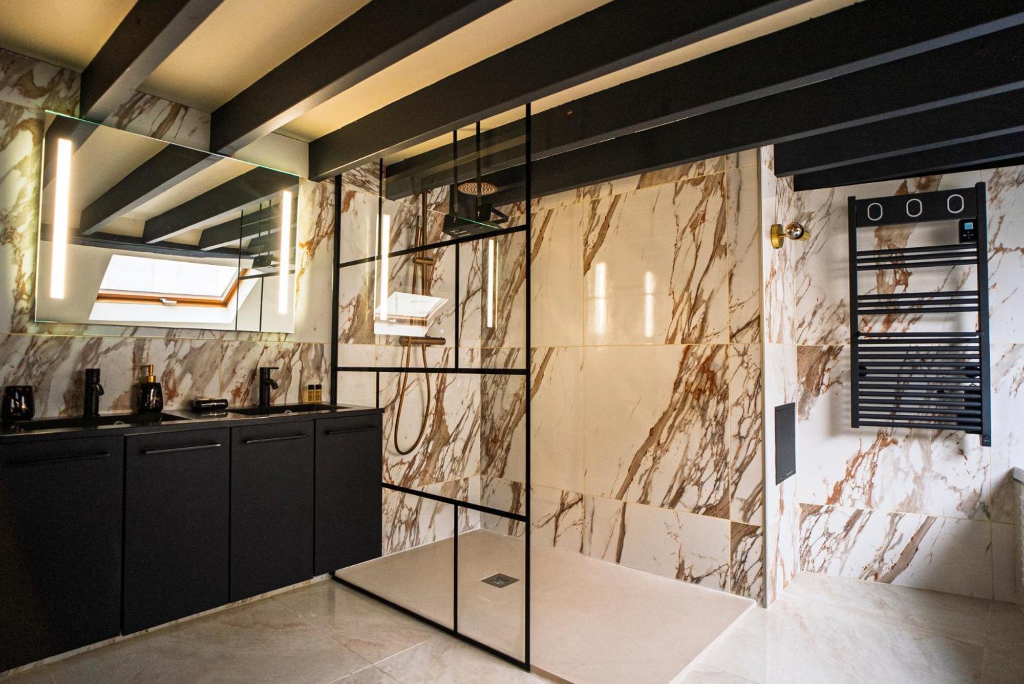 La Marble Room - Suite Balneo & Sauna 昂热 外观 照片