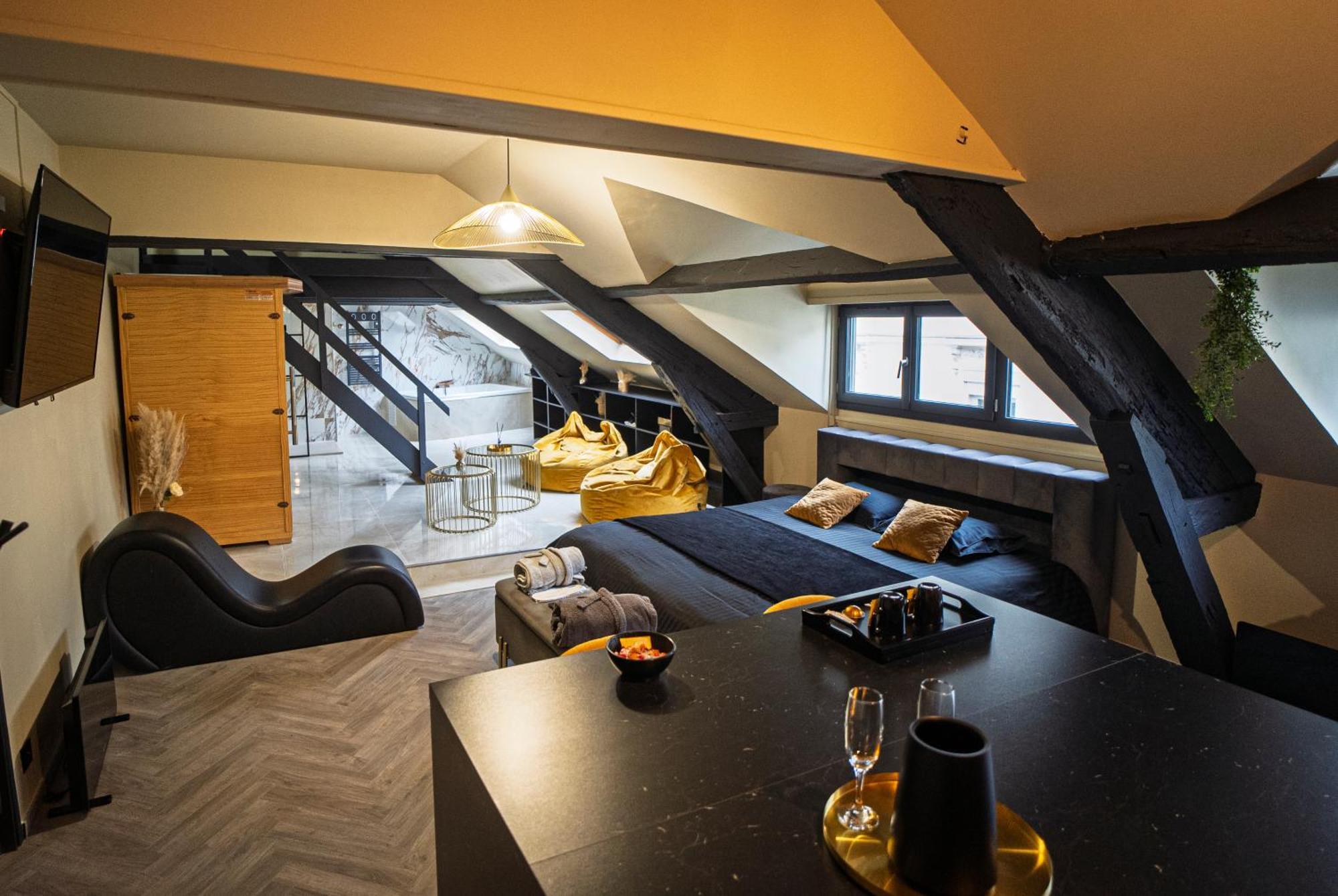 La Marble Room - Suite Balneo & Sauna 昂热 外观 照片