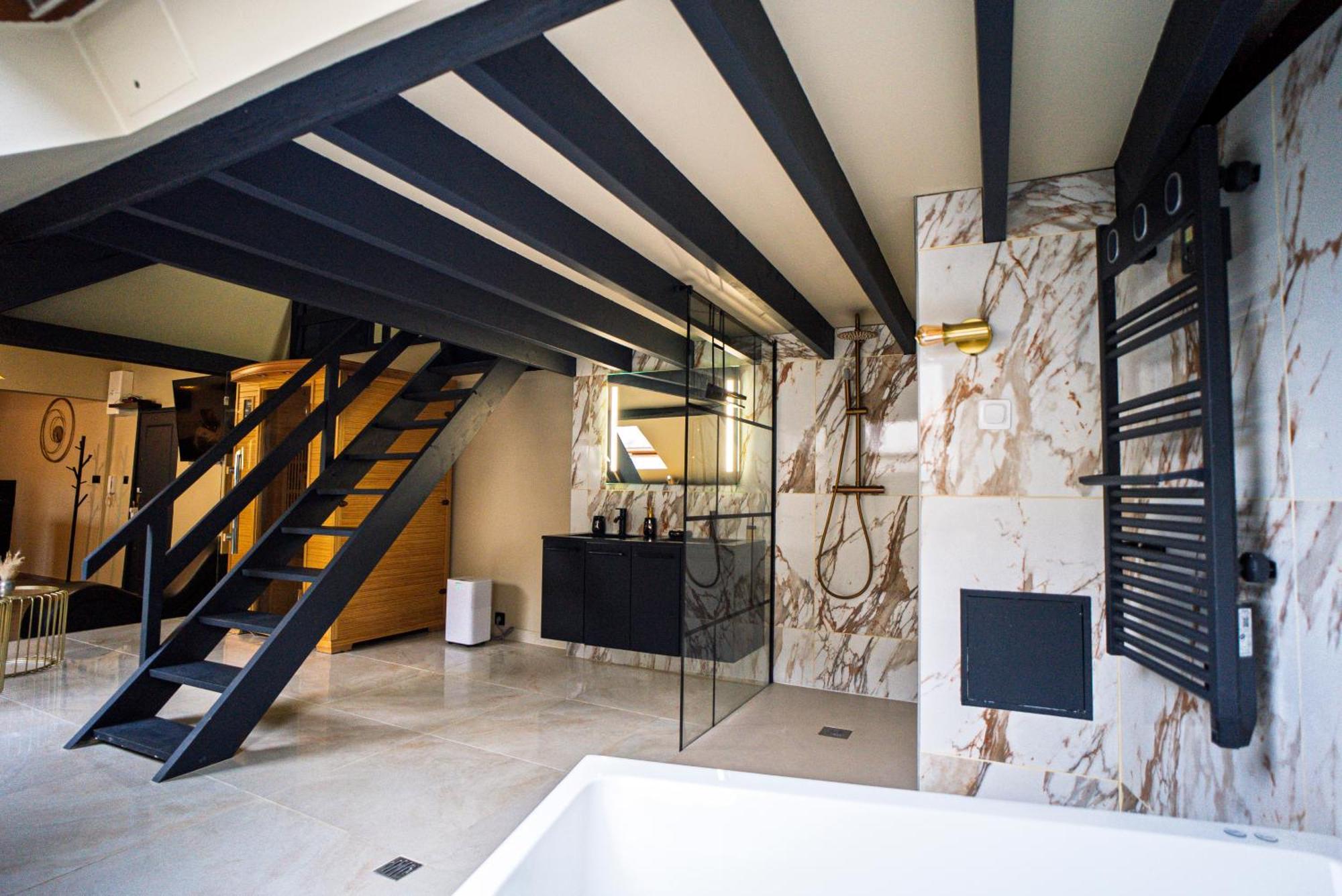 La Marble Room - Suite Balneo & Sauna 昂热 外观 照片
