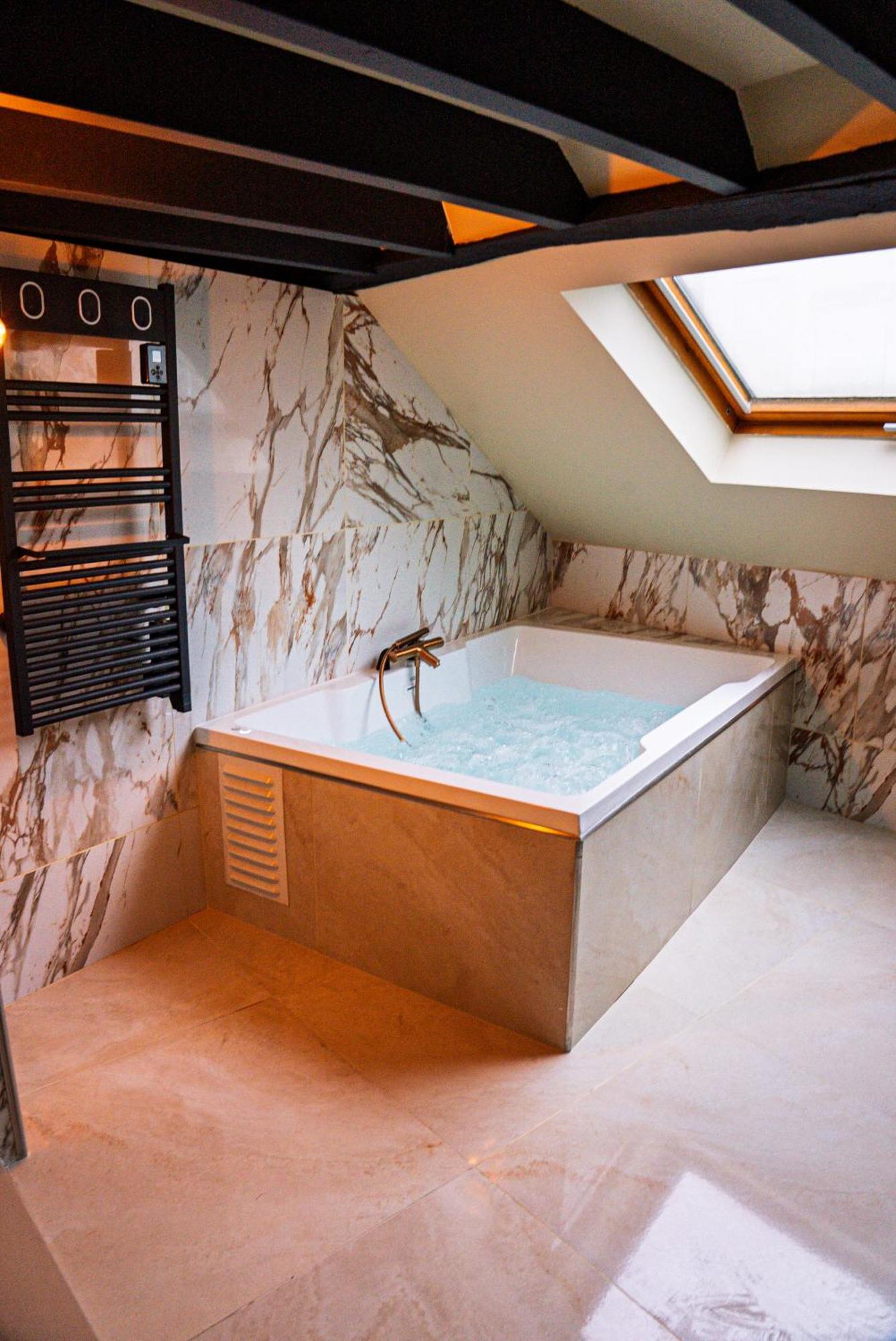 La Marble Room - Suite Balneo & Sauna 昂热 外观 照片