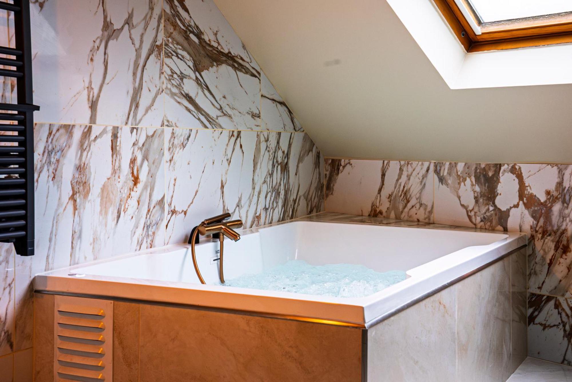 La Marble Room - Suite Balneo & Sauna 昂热 外观 照片